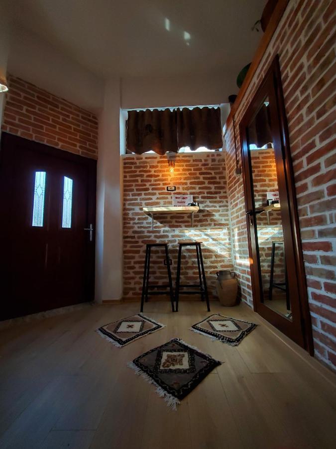 Relax Inn Корча Екстериор снимка