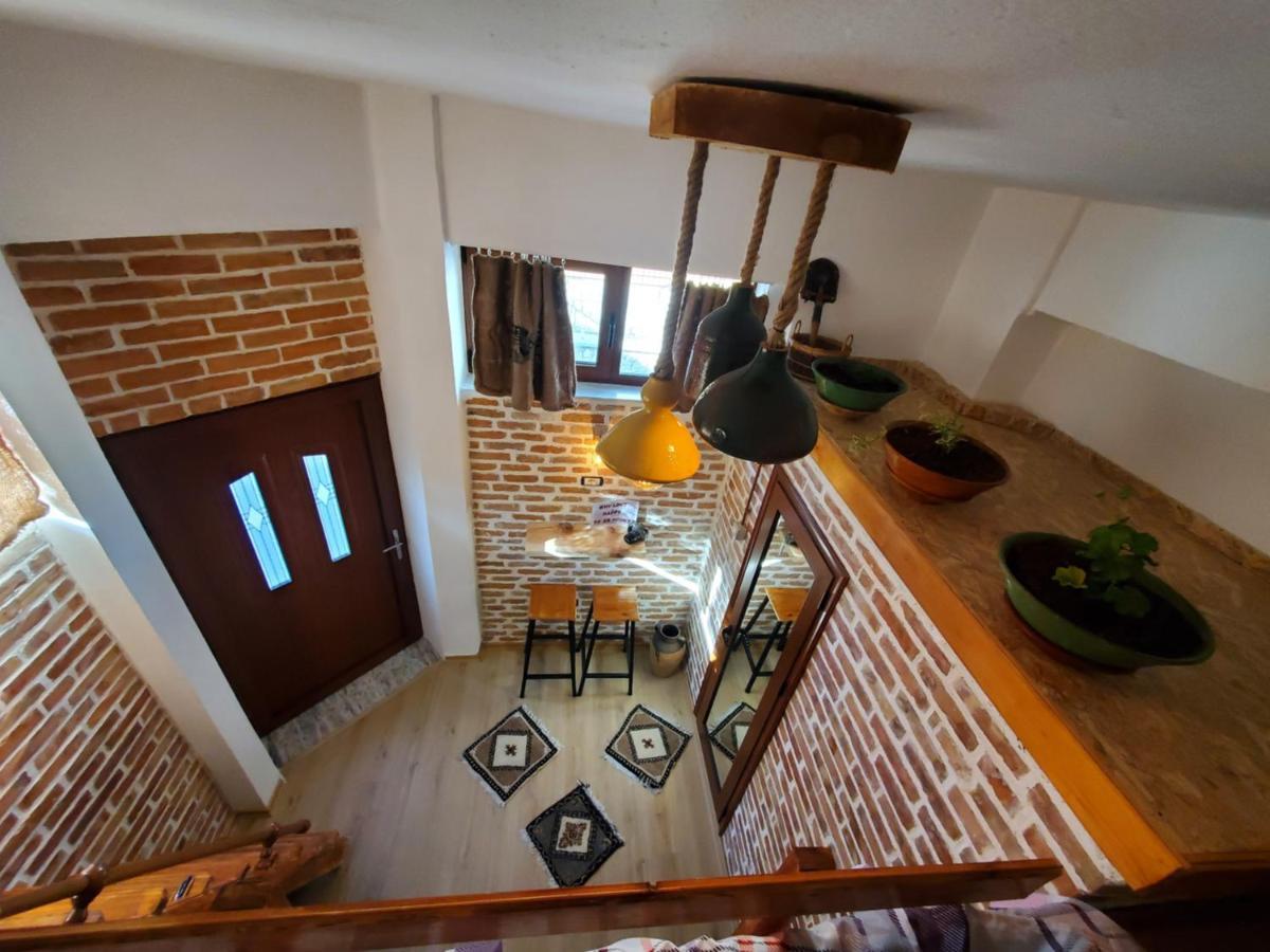 Relax Inn Корча Екстериор снимка