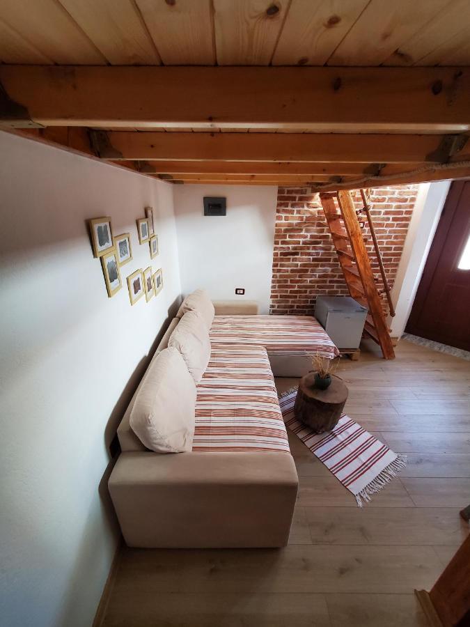 Relax Inn Корча Екстериор снимка