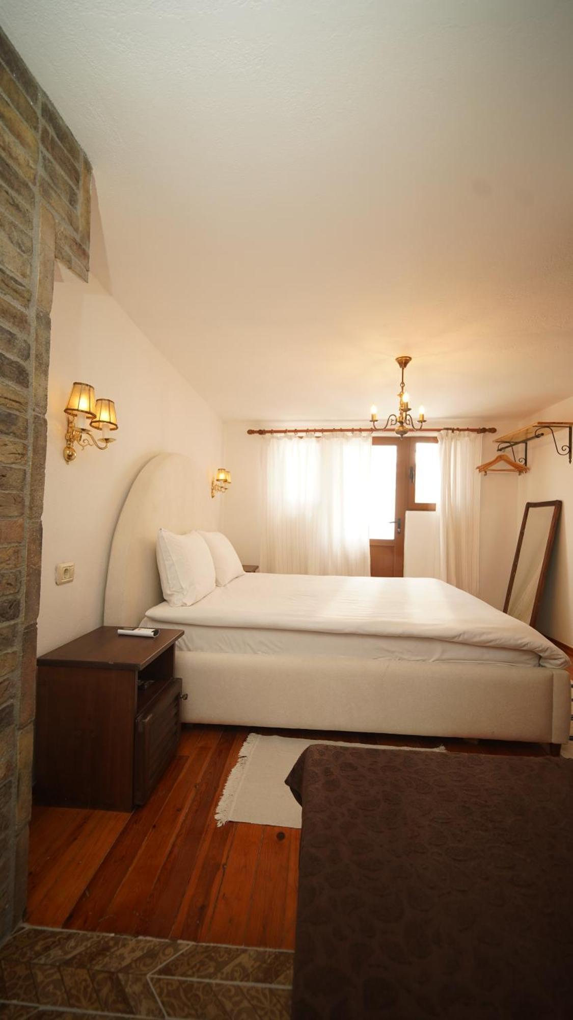 Relax Inn Корча Екстериор снимка
