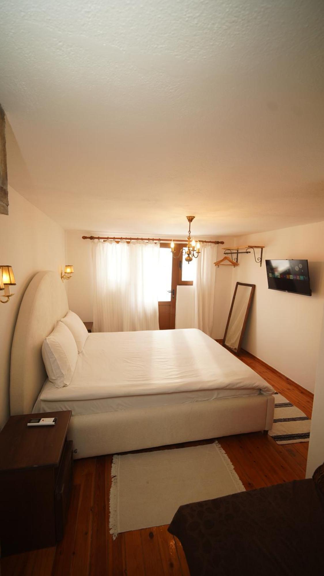 Relax Inn Корча Екстериор снимка