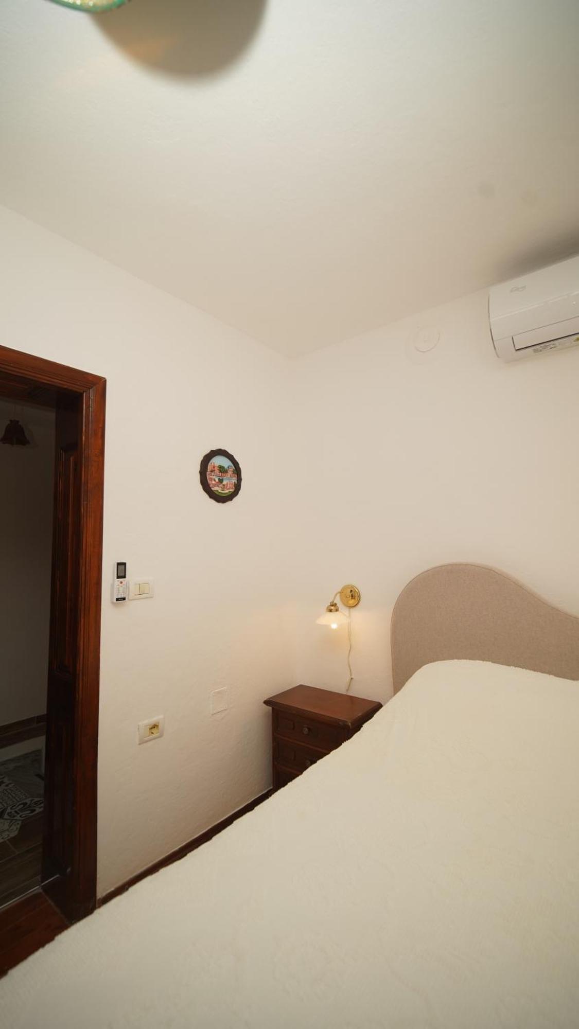 Relax Inn Корча Екстериор снимка